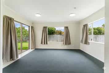 7 Mark Edgar Place, Clendon Park