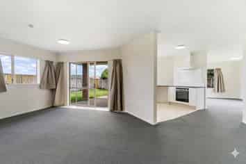 7 Mark Edgar Place, Clendon Park