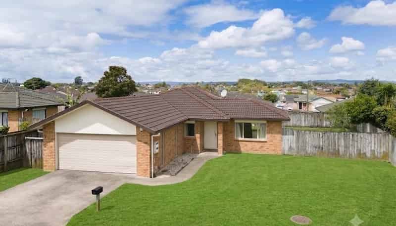 7 Mark Edgar Place, Clendon Park