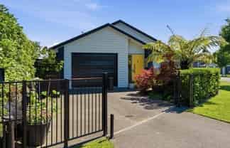 1 Hanlow Place, Pyes Pa