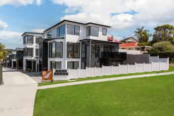 2/8 Park Rise, Campbells Bay