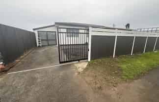 2/77 Templeton Place, Clendon Park