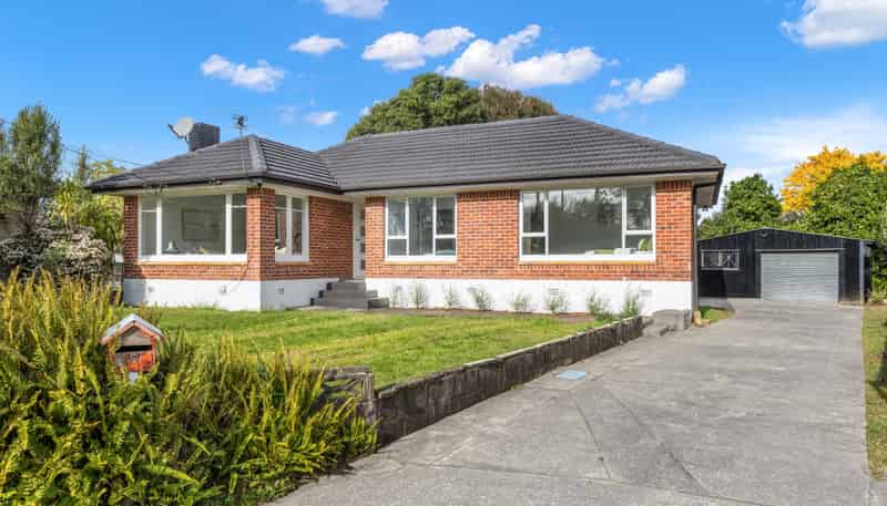 8 Malcolm Place, Mangere East