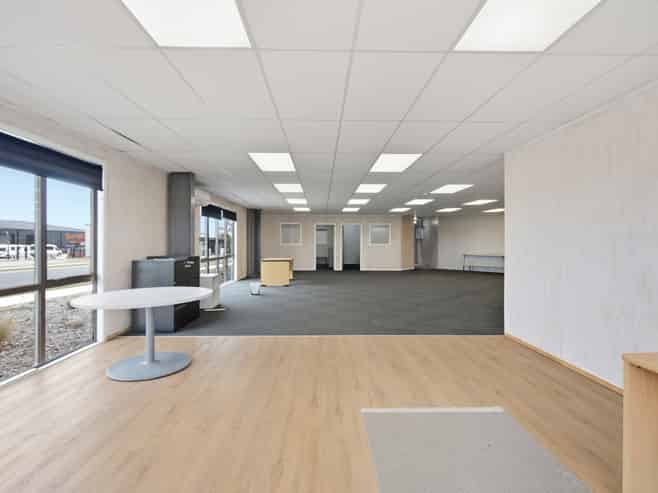 High-profile industrial premises at SH1