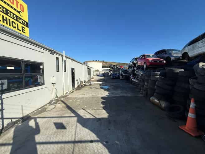 Freehold Warehouse + Large Yard 