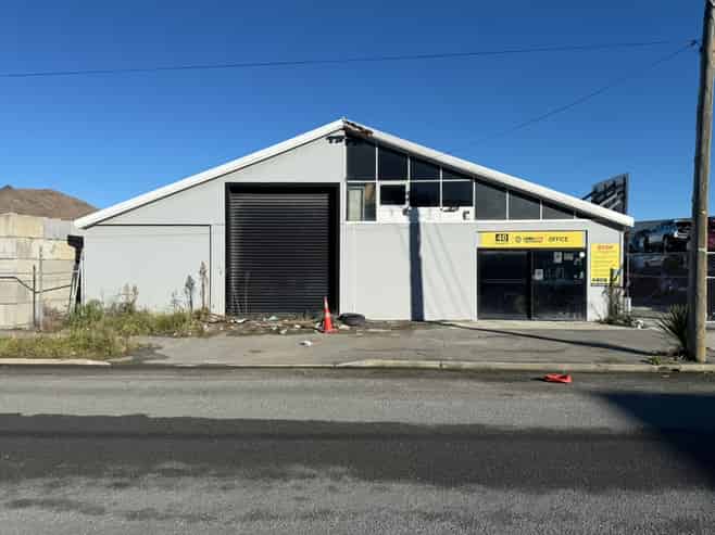 Freehold Warehouse + Large Yard 