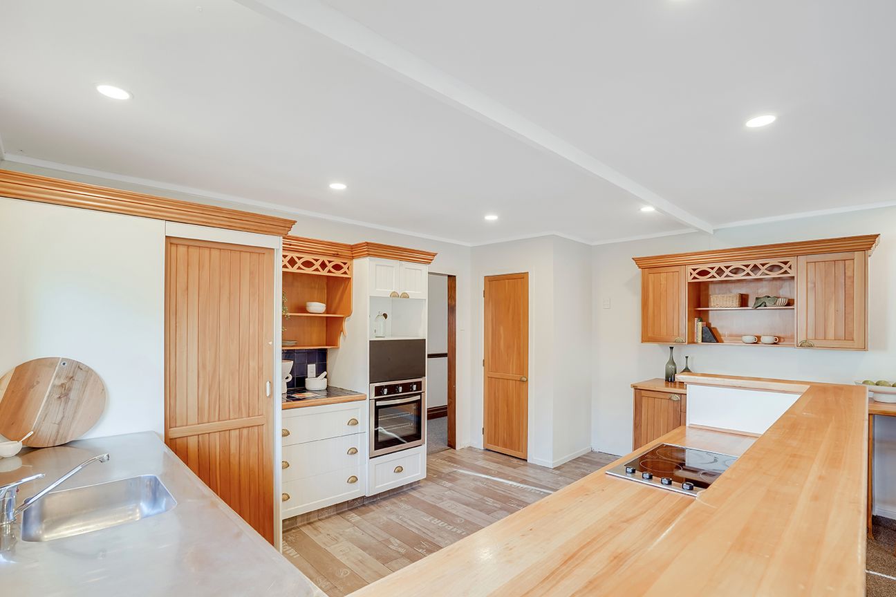 Character Charm Meets Expansive Modern Living - Ansicht 6