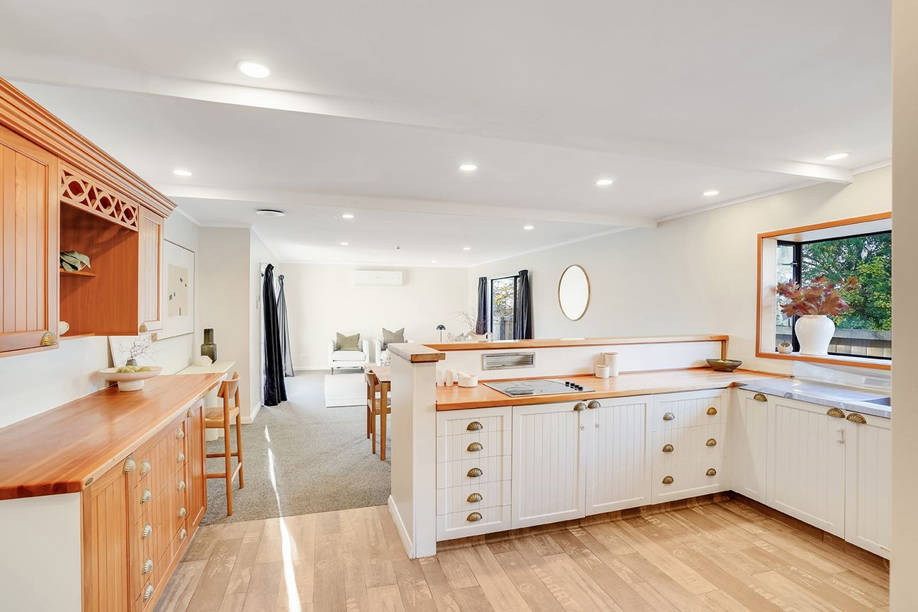 Character Charm Meets Expansive Modern Living - Ansicht 4