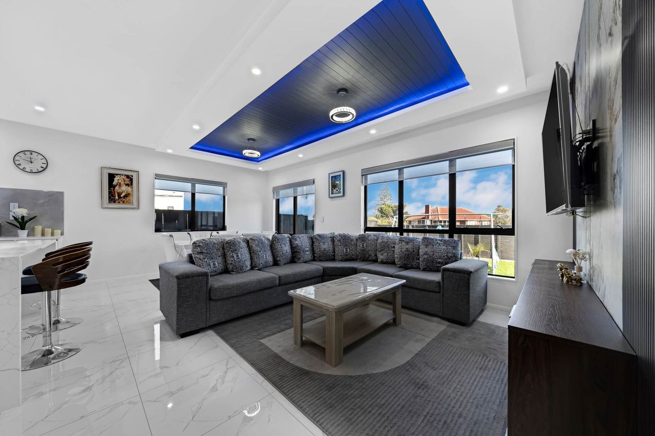 Luxury, Space & Versatility–A Home That Has It All – další