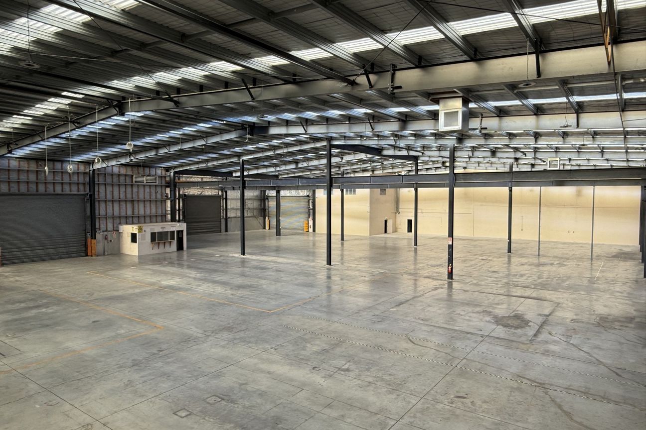 Functional warehouse with flexible office options - Ansicht 2