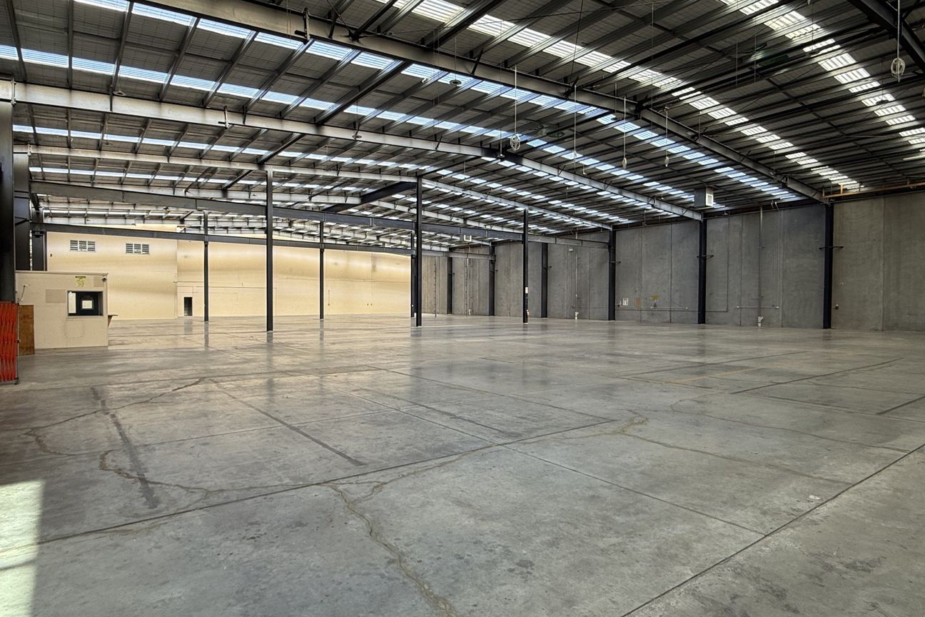 Functional warehouse with flexible office options - Ansicht 5