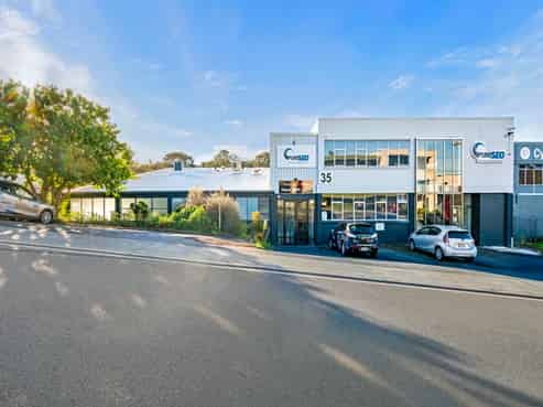 Immaculate & Freehold Office Opportunity