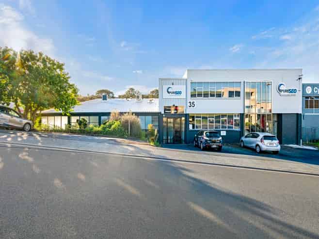 Immaculate & Freehold Office Opportunity