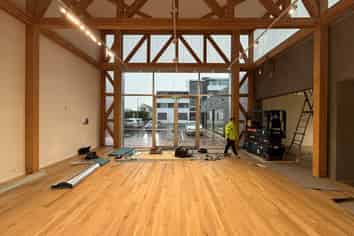 NEW HIGH-PROFILE CORNER SHOWROOM 
