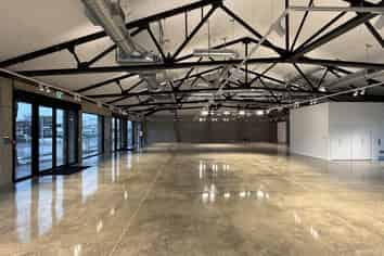 NEW HIGH-PROFILE CORNER SHOWROOM 
