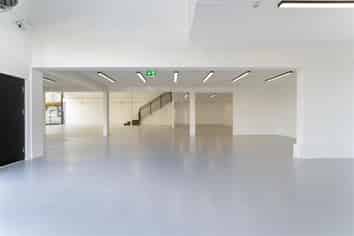 Beautifully Presented Warehouse/Showroom