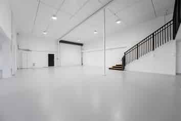 Beautifully Presented Warehouse/Showroom