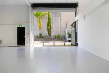 Beautifully Presented Warehouse/Showroom