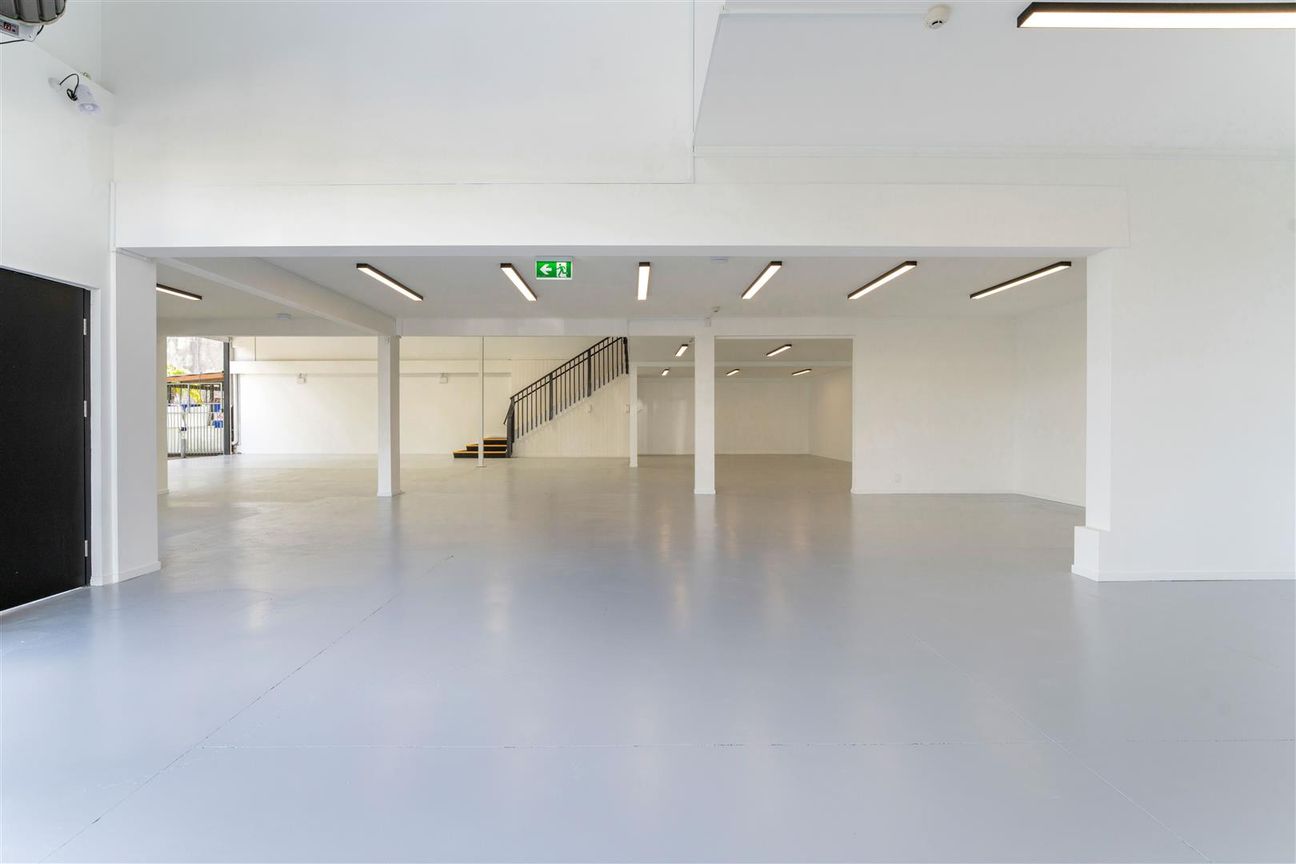 Beautifully Presented Warehouse/Showroom – pohled 6