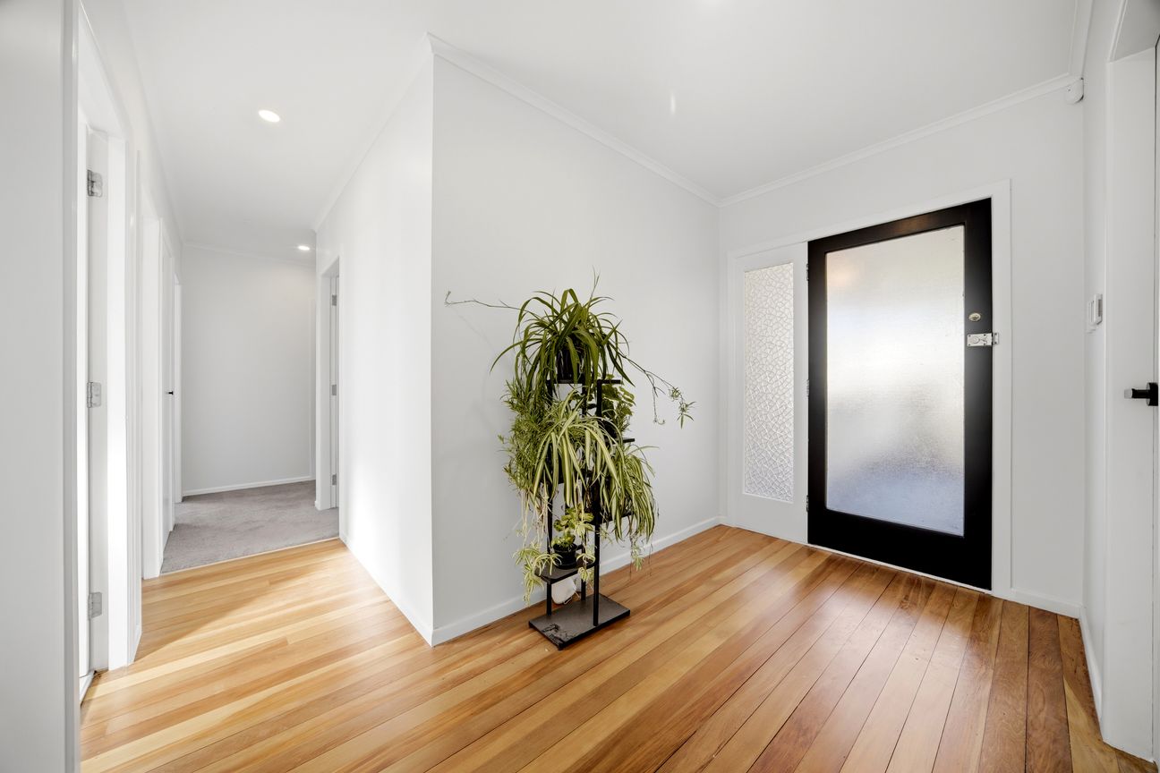 Crystal Living On Crystal Avenue! - Altro