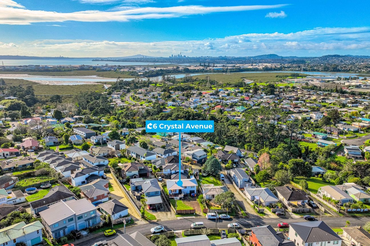 Crystal Living On Crystal Avenue! - Vista 6