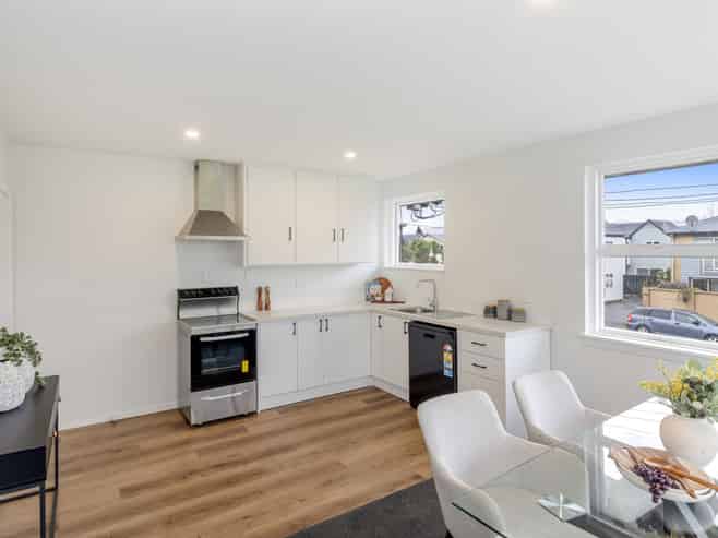 1/339 Hereford Street, Linwood