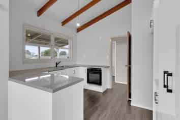 39 Springfield Crescent , Enderley