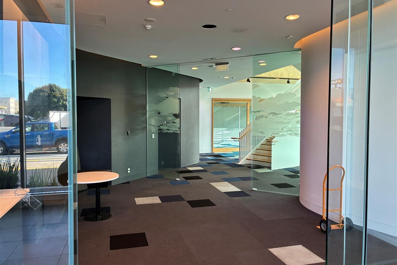 Lincoln Rd Office with 47 Car Parks - Vista 2