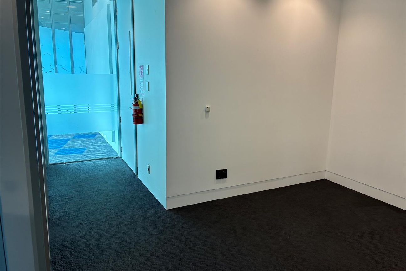 Lincoln Rd Office with 47 Car Parks - Vista 4