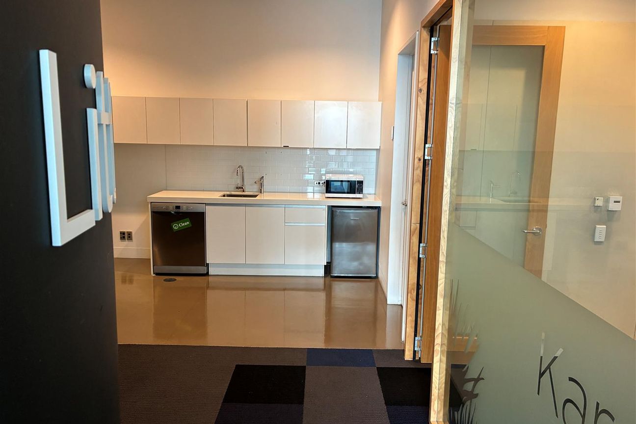 Lincoln Rd Office with 47 Car Parks - Vista 6