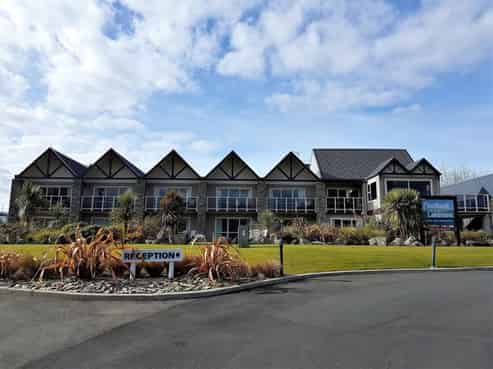 Rare Opportunity, Luxury Lakeview, Prime Location