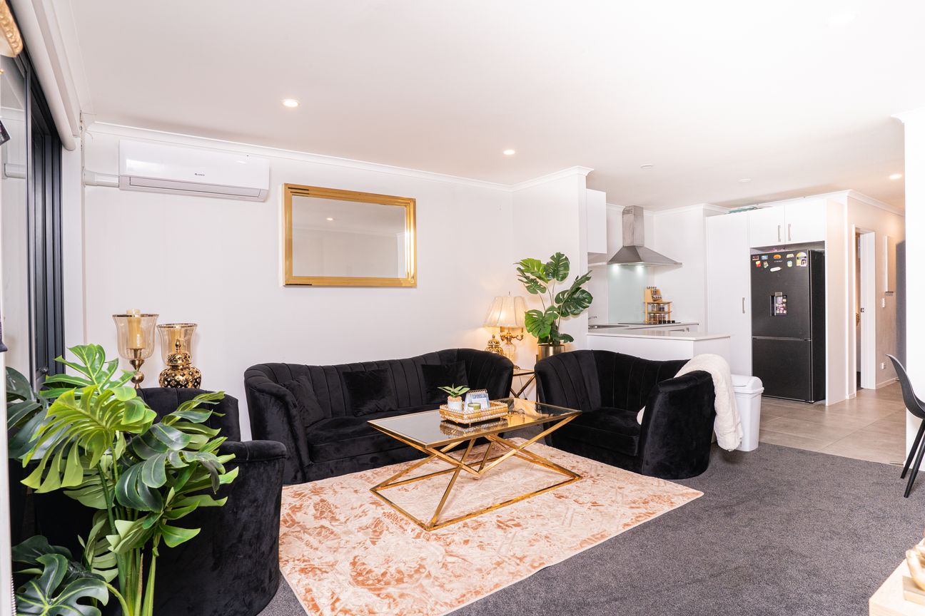 PERFECT FIRST HOME - FREEHOLD, MODERN & READY! - View 4