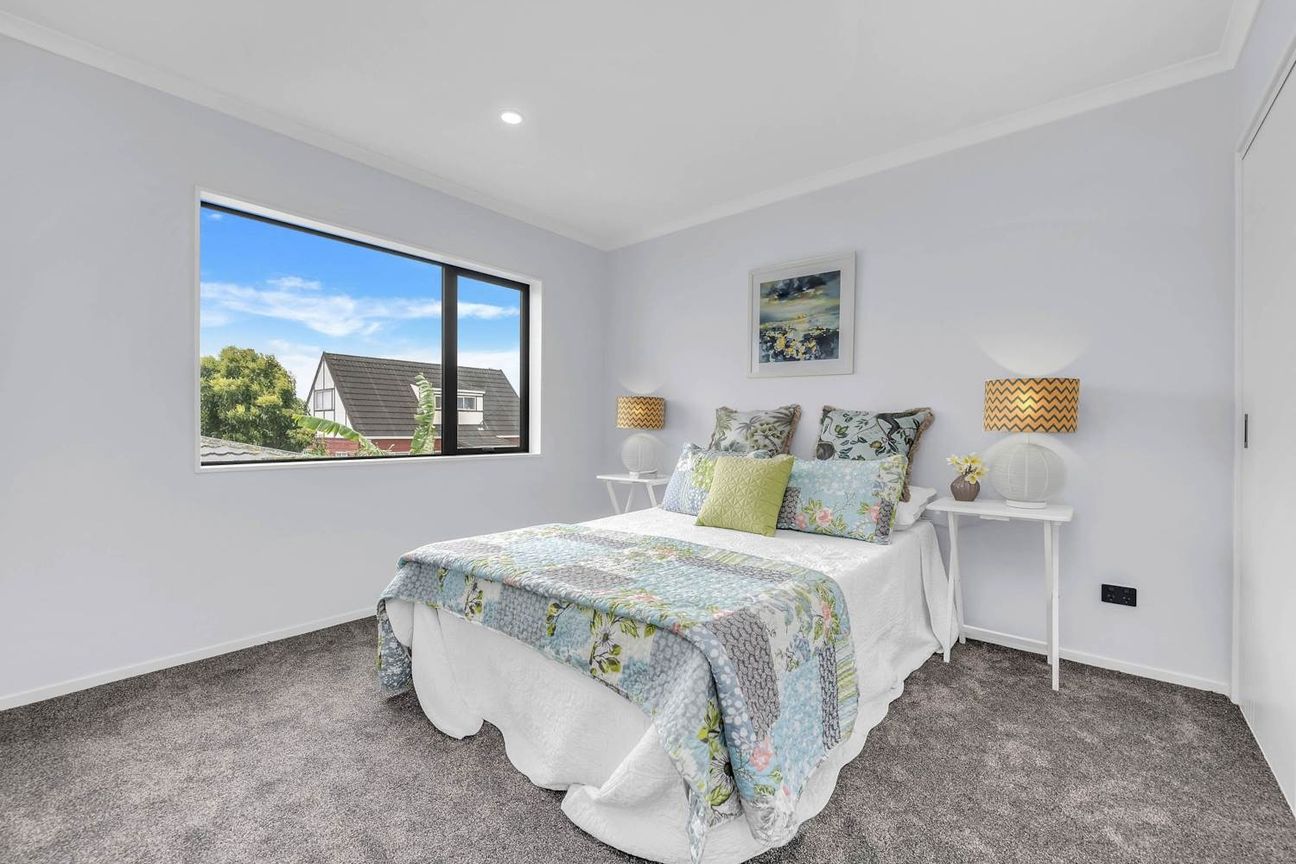 Brand New Standalone Family Home in Prime Papatoetoe Location - Más