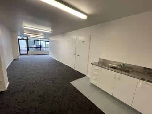 Tidy Albany unit – ready to occupy