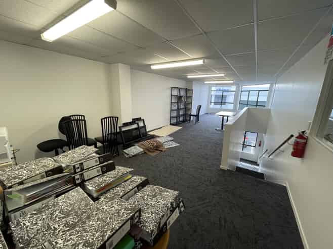 Tidy Albany unit – ready to occupy