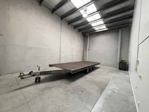 Tidy Albany unit – ready to occupy