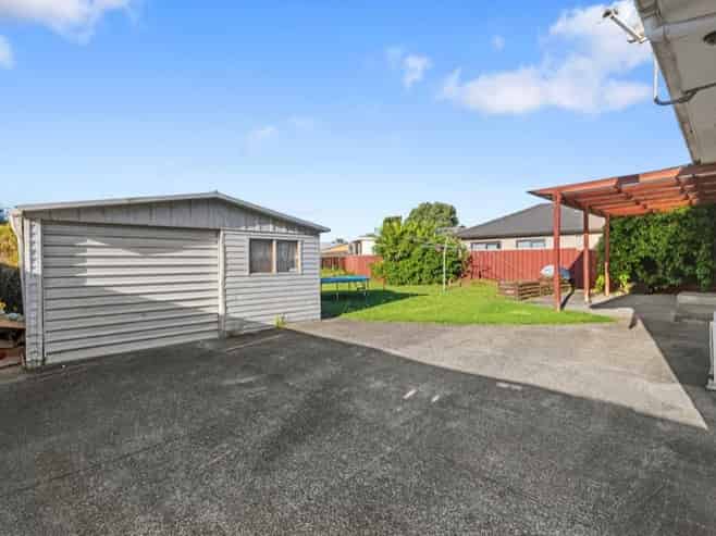 64 Sunlands Drive, Manurewa