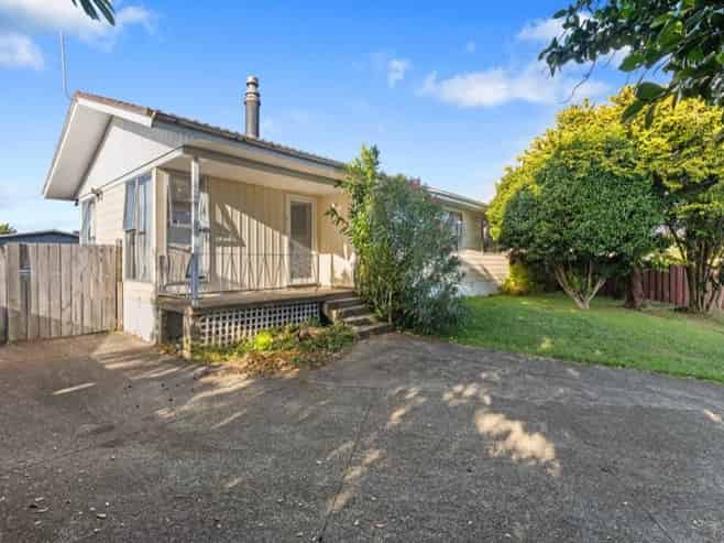 64 Sunlands Drive, Manurewa