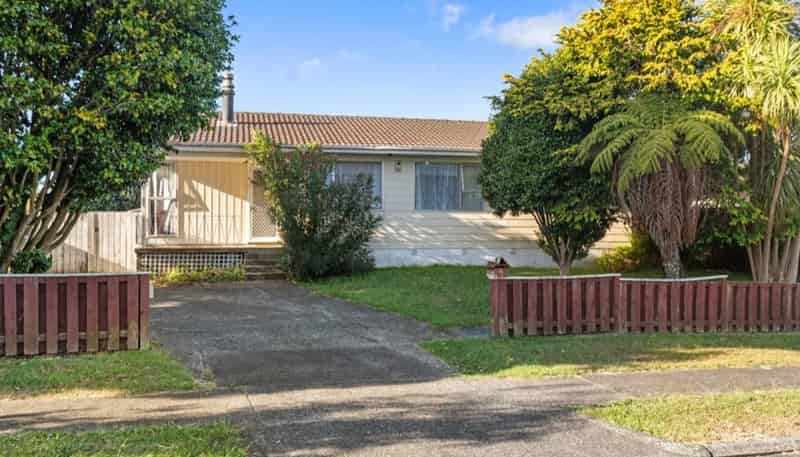 64 Sunlands Drive, Manurewa