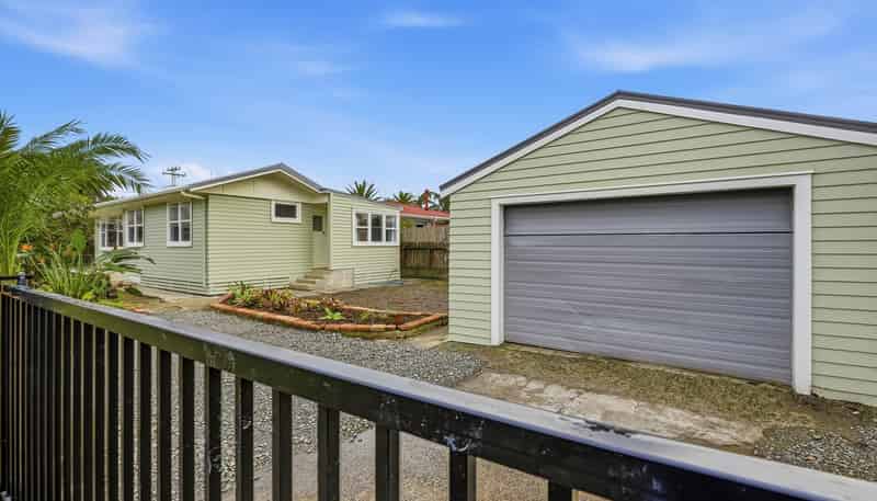 1 Parakai Avenue, Parakai