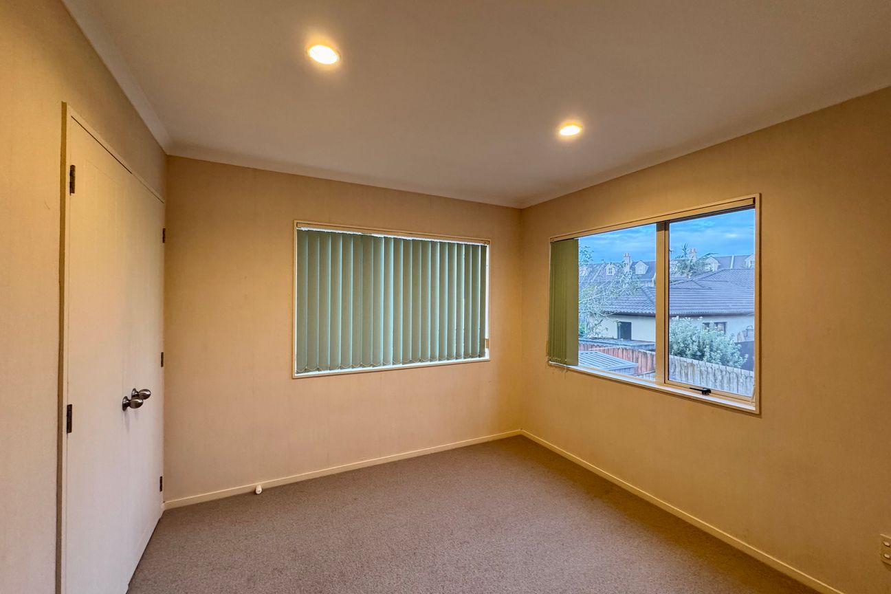 4-BEDROOMS OPPOSITE BOTANY TOWN CENTRE - Więcej
