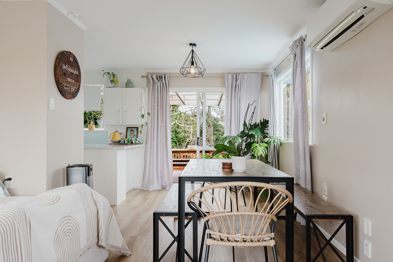 3 Bedrooms Plus 2 Outside Rooms - View 6
