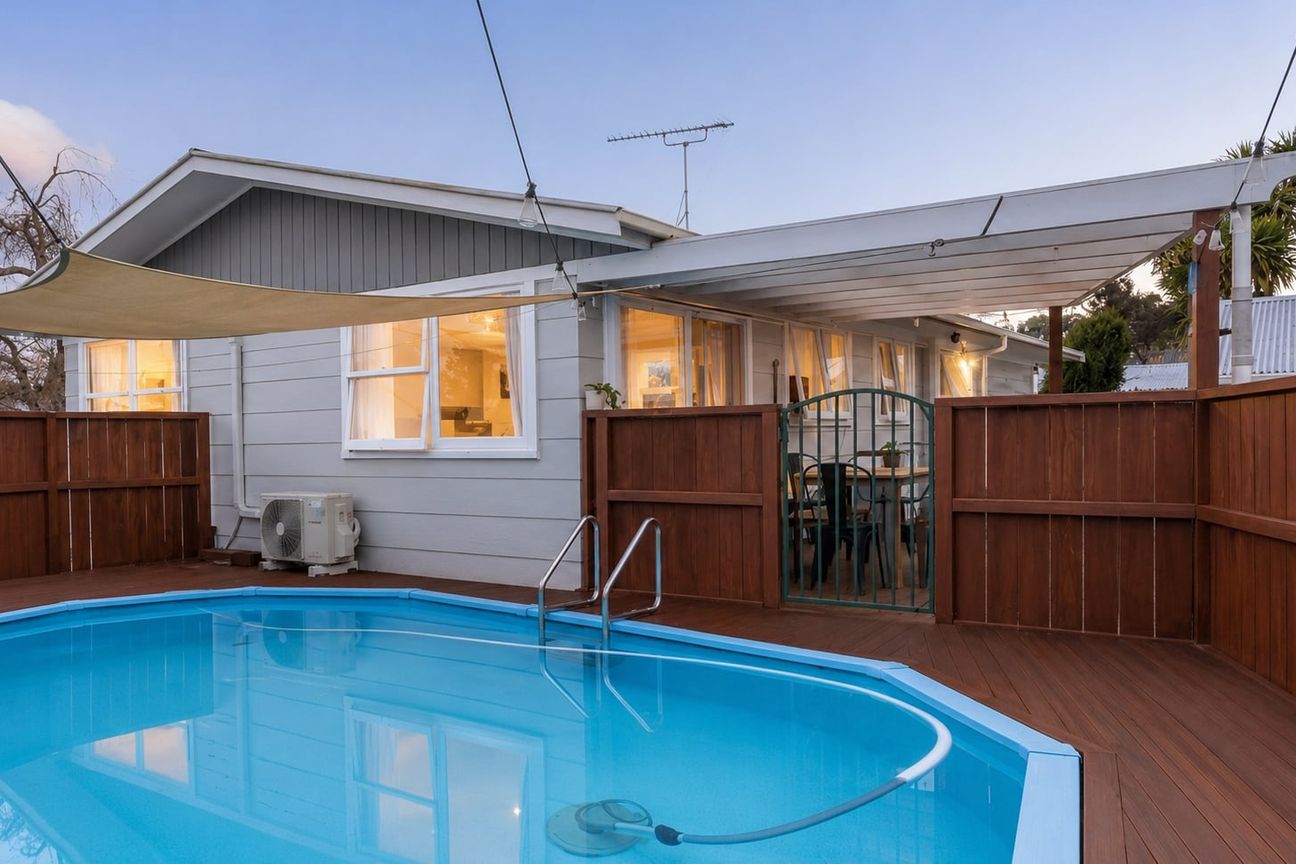 3 Bedrooms Plus 2 Outside Rooms - View 2