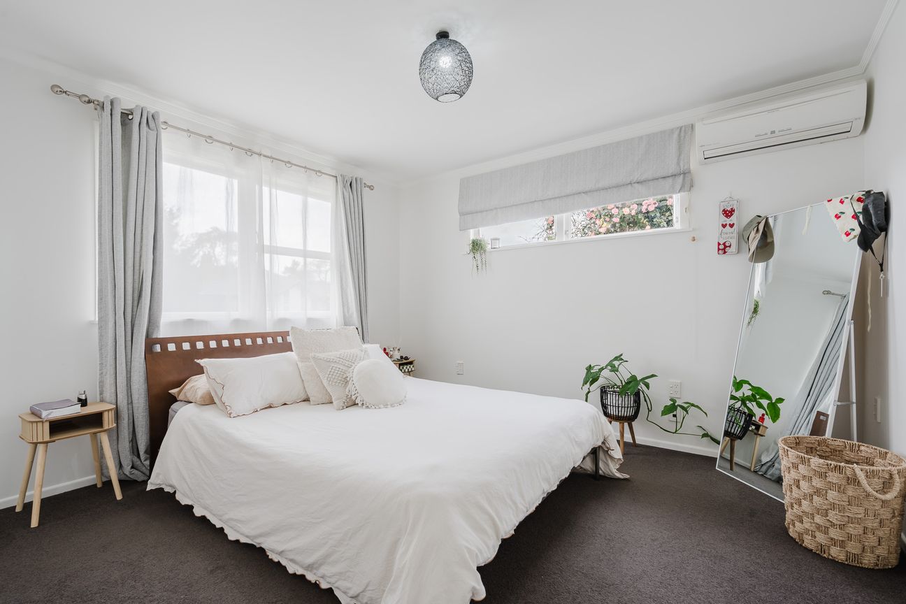 3 Bedrooms Plus 2 Outside Rooms - More