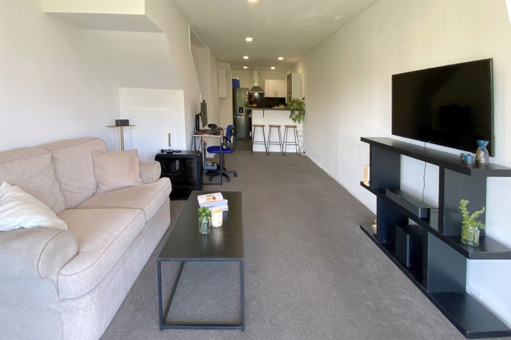 Two-Bedroom Apartment with Lake and Mountain Views 4