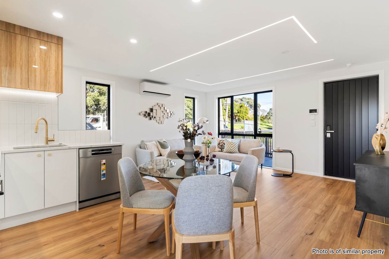 BRAND NEW STANDALONE & FREEHOLD - Flere
