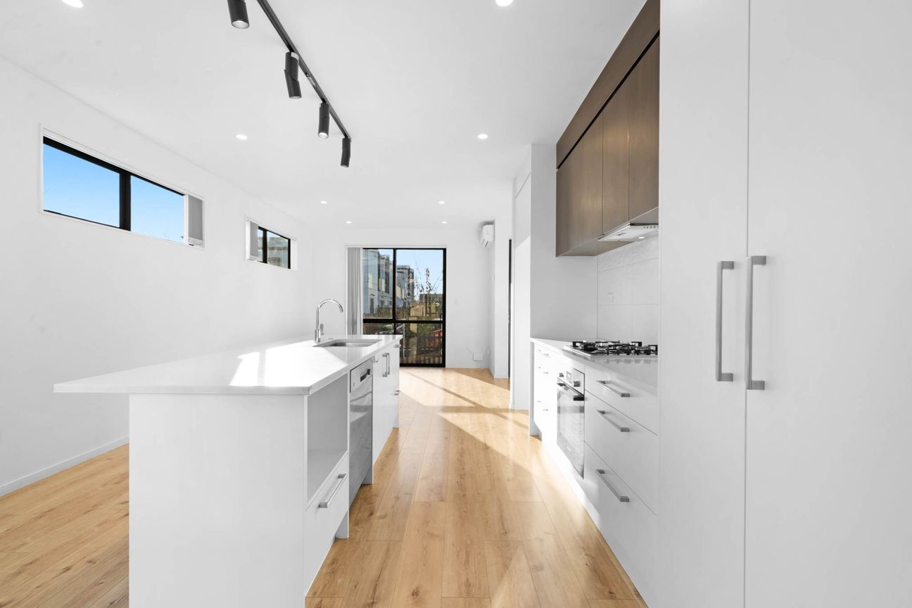URGENT SALE - Calling High $700,000's Buyers - Mehr