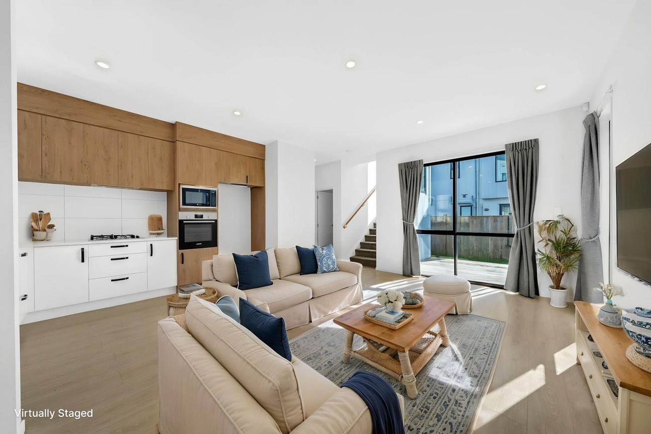 Freehold Corner Home in a Convenient Location – pohled 2