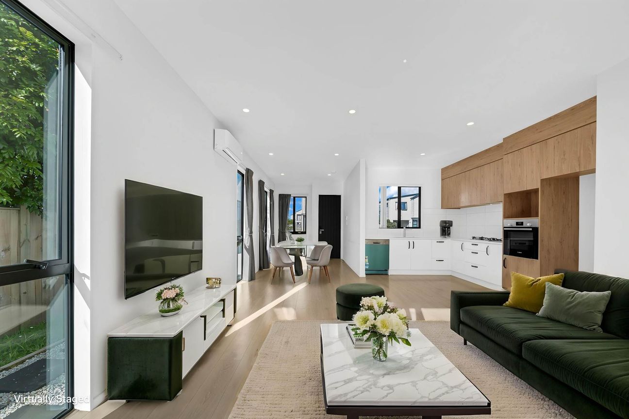Freehold Corner Home in a Convenient Location – pohled 4