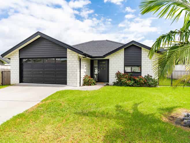 4 May Grove Lane, Tamaterau